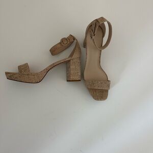 Pelle Moda white washed cork platform block heel
Size 10M brand neww